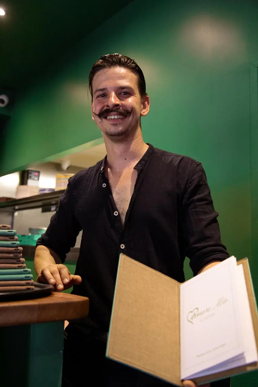 Un Accueil Jovial, Chaleureux et Vibrant au restaurant Amore Mio